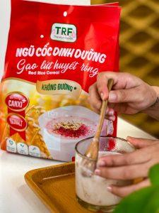 Đừng quên 1 ly ngũ cốc gạo lứt huyết rồng không đường The Rich Foods là bổ sung nguồn dinh dưỡng lành mạnh, tăng sức đề kháng, bảo vệ cơ thể khoẻ mạnh