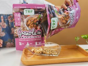 Granola chính là nguồn cung cấp protein, chất xơ, chất béo và các chất dinh dưỡng quan trọng cần thiết cho bữa ăn.